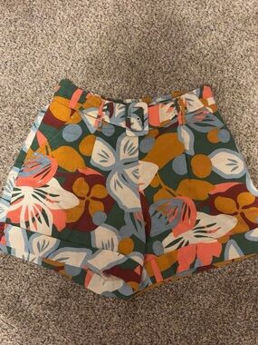 High-Waist Floral Belted Women’s Shorts in Multicolor